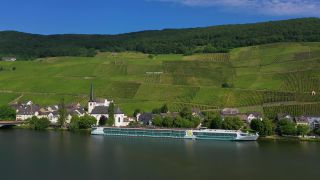 Link to Video | bird's-eye view, Rhineland-Palatinate, Moselle, physical location, Germany, Piesporter Goldtröpfchen, wine-producing region, vineyard, viticulture, Piesport, Piesport, aerial shot, Mosel-Saar-Ruwer