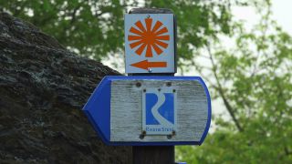 Link to Video | Rhineland-Palatinate, signage, Tourist sign, Germany, hiking trail, signpost, Rheinsteig, Braubach, Rhine