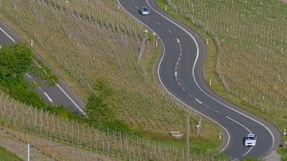 Link zum Video | Rheinland-Pfalz, Verkehr, Deutschland, Weinberg, Weinbau, Straße, Piesport, Verkehrsmittel, Mosel, Transport, Verkehrsweg, Moseltal