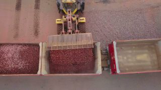 Link to Video | bird's-eye view, Schotterwerk, excavator, loader, railway, loading, aerial shot, industrial sector, train, freight train