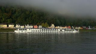 Link zum Video | Landschaft, Rheinland-Pfalz, Tourismusziel, Wasserstraße, Koblenz-Stolzenfels, Deutschland, Nebel, Fluss, natürliches Fließgewässer, Sehenswürdigkeit, Rhein, Schloss Stolzenfels