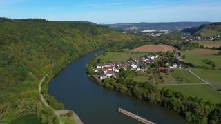 Link to Video | lock, cargo ship, landscape, bird's-eye view, Rhineland-Palatinate, transport, cargo shipping, Saar, maritime transport, Germany, barrage, river, aerial shot, Hamm, Kanzem, transport