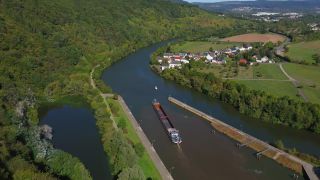 Link to Video | lock, cargo ship, landscape, bird's-eye view, Rhineland-Palatinate, transport, cargo shipping, Saar, maritime transport, Germany, barrage, river, aerial shot, Hamm, Kanzem, transport