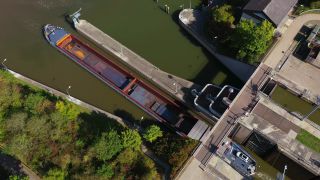Link to Video | lock, cargo ship, landscape, bird's-eye view, Rhineland-Palatinate, transport, cargo shipping, Saar, maritime transport, Germany, barrage, river, aerial shot, Hamm, Kanzem, transport