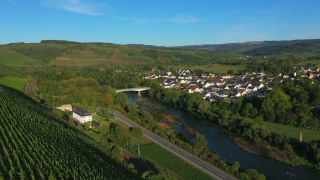 Link to Video | landscape, bird's-eye view, Rhineland-Palatinate, Kanzemer Altenberg, Saar, vineyard location, Germany, wine-producing region, vineyard, viticulture, river, aerial shot, Kanzem, Mosel-Saar-Ruwer