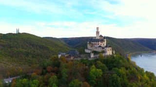 Link zum Video | Vogelperspektive, Rheinland-Pfalz, Tourismusziel, Deutschland, Marksburg, Fluss, Luftaufnahme, Braubach, Sehenswürdigkeit, Rhein, Point of Interest
