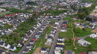 Link to Video | bird's-eye view, Rhineland-Palatinate, infrastructure, Germany, Neubau, house, aerial shot, human settlement, city, Saarburg, Häuser, residence, Baunutzungsverordnung, architectural structure