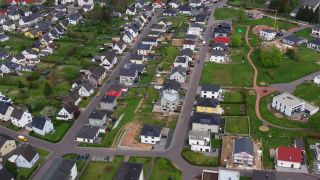 Link to Video | bird's-eye view, Rhineland-Palatinate, infrastructure, Germany, Neubau, house, aerial shot, human settlement, city, Saarburg, Häuser, residence, Baunutzungsverordnung, architectural structure