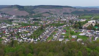 Link to Video | bird's-eye view, Rhineland-Palatinate, infrastructure, Germany, Neubau, house, aerial shot, human settlement, city, Saarburg, Häuser, residence, Baunutzungsverordnung, architectural structure
