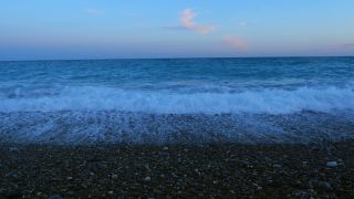 Link zum Video | Kiesstrand, Frankreich, Meer, Côte d’Azur, Meerwasser, Brandung, Wasser, Nizza, Welle, Strand, Mittelmeer, Salzwasser, Natur