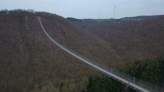 Link to Video | footbridge, landscape, Rhineland-Palatinate, tourist destination, bridge, suspension bridge, autumn, Hunsrück-Hochwald National Park, Germany, Geierlay, color, 4K resolution, Hunsrück, simple suspension bridge, valley, forest, daytime, Kastellaun, tourist attraction, Mörsdorf, nature, Rhein-Hunsrück-Kreis