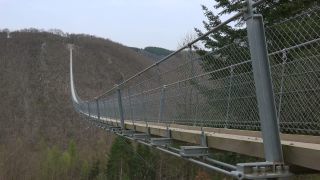 Link to Video | footbridge, landscape, Rhineland-Palatinate, tourist destination, bridge, suspension bridge, autumn, Hunsrück-Hochwald National Park, Germany, Geierlay, color, 4K resolution, Hunsrück, simple suspension bridge, valley, forest, daytime, Kastellaun, tourist attraction, Mörsdorf, nature, Rhein-Hunsrück-Kreis