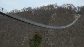 Link to Video | footbridge, landscape, Rhineland-Palatinate, tourist destination, bridge, suspension bridge, autumn, Hunsrück-Hochwald National Park, Germany, Geierlay, color, 4K resolution, Hunsrück, simple suspension bridge, valley, forest, daytime, Kastellaun, tourist attraction, Mörsdorf, nature, Rhein-Hunsrück-Kreis