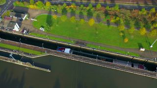 Link to Video | lock, cargo ship, bird's-eye view, canal, cargo shipping, Verkehr, hydraulic structure, mode of transport, barrage, watercourse, transport infrastructure, river, aerial shot, transport, thoroughfare