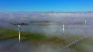 Link zum Video | Landschaft, Technologie, erneuerbare Energie, Energieversorgung, Windpark, Umwelt, Windenergieanlage, Windkraft in Deutschland, Nebel, Windenergie, Windkraftanlage, Windenergie, Natur, Umweltschutz, Umwelt