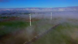 Link zum Video | Landschaft, Technologie, erneuerbare Energie, Energieversorgung, Windpark, Umwelt, Windenergieanlage, Windkraft in Deutschland, Nebel, Windenergie, Windkraftanlage, Windenergie, Natur, Umweltschutz, Umwelt