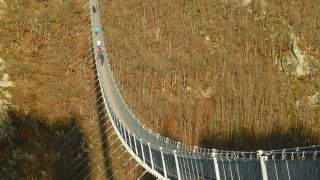Link to Video | footbridge, landscape, Rhineland-Palatinate, tourist destination, bridge, suspension bridge, autumn, Hunsrück-Hochwald National Park, Germany, Geierlay, color, 4K resolution, landform, Hunsrück, footpath, simple suspension bridge, valley, forest, daytime, Kastellaun, tourist attraction, Sosberg, Mörsdorf, nature, architectural structure, thoroughfare, Rhein-Hunsrück-Kreis, point of interest