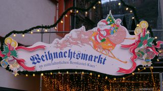 Link to Video | timber-framed house, Bernkastel-Kues, Moselle, Germany, Christmas, Mittelmosel, Altstadt, Christmas decoration, Bernkastel-Wittlich