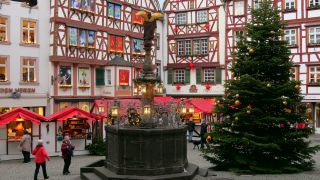Link to Video | timber-framed house, Bernkastel-Kues, Moselle, Germany, Christmas, Mittelmosel, Altstadt, Christmas decoration, Bernkastel-Wittlich