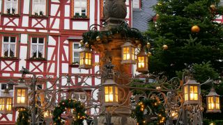 Link to Video | timber-framed house, Bernkastel-Kues, Moselle, Germany, Christmas, Mittelmosel, Altstadt, Christmas decoration, Bernkastel-Wittlich