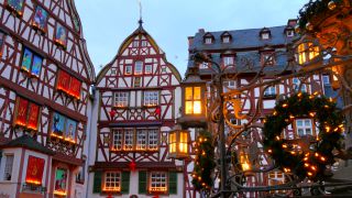 Link to Video | timber-framed house, Bernkastel-Kues, Moselle, Germany, Christmas, Mittelmosel, Altstadt, Christmas decoration, Bernkastel-Wittlich