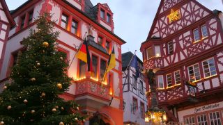 Link to Video | timber-framed house, Bernkastel-Kues, Moselle, Germany, Christmas, Mittelmosel, Altstadt, Christmas decoration, Bernkastel-Wittlich