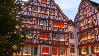 Link to Video | timber-framed house, Bernkastel-Kues, Moselle, Germany, Christmas, Mittelmosel, Altstadt, Christmas decoration, Bernkastel-Wittlich