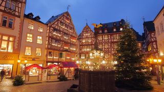 Link to Video | timber-framed house, Bernkastel-Kues, Moselle, Germany, Christmas, Mittelmosel, Altstadt, Christmas decoration, Bernkastel-Wittlich