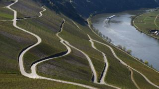 Link to Video | landscape, Rhineland-Palatinate, landscape element, Moselle, Germany, wine-producing region, viticulture, landform, Mittelmosel, valley, river, natural watercourse, Mosel-Saar-Ruwer, Moselle Valley