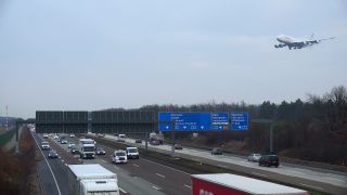 Link to Video | aircraft, airport, Verkehr, mode of transport, transport infrastructure, airline, transport, aviation, thoroughfare, mobility