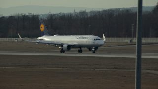Link to Video | Hesse, airport, transport, air transport, logistics, Frankfurt am Main, Germany, airplane, Frankfurt Airport, airline, international airport, taxiway, mobility