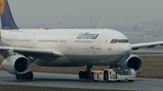 Link to Video | aircraft, airport, Verkehr, mode of transport, transport infrastructure, airline, transport, aviation, thoroughfare, mobility