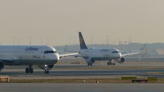 Link to Video | aircraft, airport, Verkehr, mode of transport, transport infrastructure, airline, transport, aviation, thoroughfare, mobility