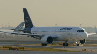 Link to Video | aircraft, airport, Verkehr, mode of transport, transport infrastructure, airline, transport, aviation, thoroughfare, mobility