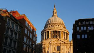 Link to Video | financial centre, island country, tourist destination, United Kingdom, million city, metropolis, England, Great Britain, city, tourist attraction, London, point of interest