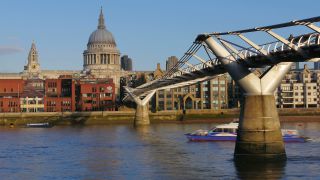Link to Video | financial centre, island country, tourist destination, United Kingdom, million city, metropolis, England, Great Britain, city, tourist attraction, London, point of interest