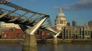 Link to Video | financial centre, island country, tourist destination, United Kingdom, million city, metropolis, England, Great Britain, city, tourist attraction, London, point of interest