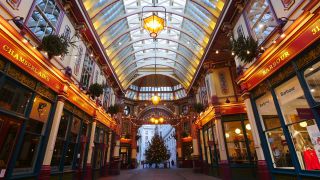 Link to Video | financial centre, island country, tourist destination, United Kingdom, million city, metropolis, England, Great Britain, city, tourist attraction, London, point of interest
