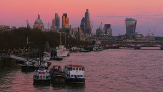 Link to Video | financial centre, island country, tourist destination, United Kingdom, million city, metropolis, England, Great Britain, city, tourist attraction, London, point of interest