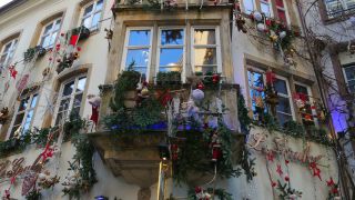 Link to Video | Alsace, tourist destination, France, big city, Grand Est, arrondissement of Strasbourg, tourist attraction, Christmas decoration, Strasbourg, Christmas tradition, Advent