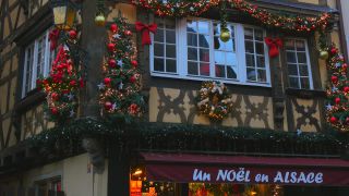Link to Video | Alsace, tourist destination, France, big city, Grand Est, arrondissement of Strasbourg, tourist attraction, Christmas decoration, Strasbourg, Christmas tradition, Advent
