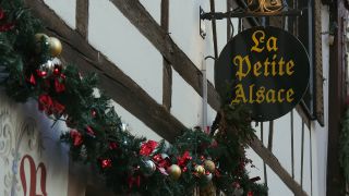 Link to Video | Alsace, tourist destination, France, big city, Grand Est, arrondissement of Strasbourg, tourist attraction, Christmas decoration, Strasbourg, Christmas tradition, Advent