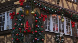Link to Video | Alsace, tourist destination, France, big city, Grand Est, arrondissement of Strasbourg, tourist attraction, Christmas decoration, Strasbourg, Christmas tradition, Advent