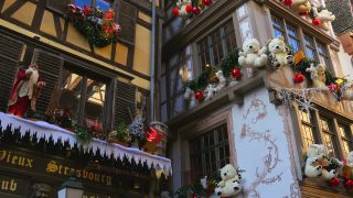 Link to Video | Alsace, tourist destination, France, big city, Grand Est, arrondissement of Strasbourg, tourist attraction, Christmas decoration, Strasbourg, Christmas tradition, Advent