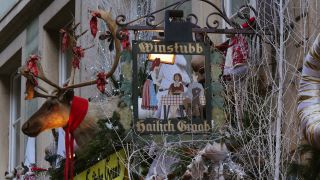 Link to Video | Alsace, tourist destination, France, big city, Grand Est, arrondissement of Strasbourg, tourist attraction, Christmas decoration, Strasbourg, Christmas tradition, Advent
