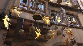 Link to Video | Alsace, tourist destination, France, big city, Grand Est, arrondissement of Strasbourg, tourist attraction, Christmas decoration, Strasbourg, Christmas tradition, Advent