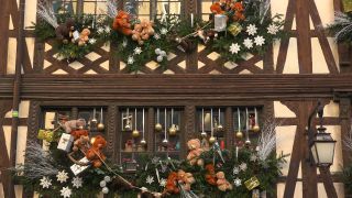 Link to Video | Alsace, tourist destination, France, big city, Grand Est, arrondissement of Strasbourg, tourist attraction, Christmas decoration, Strasbourg, Christmas tradition, Advent