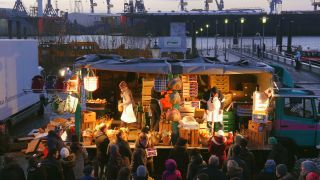 Link to Video | Hamburg, federated state of Germany, crowd, metropolis, market, urban municipality of Germany, city, Hanseatic city