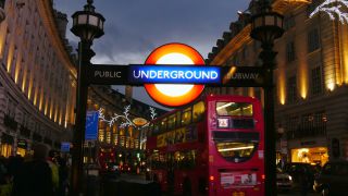 Link to Video | financial centre, tourist destination, United Kingdom, River Thames, metropolis, England, Great Britain, British Isles, capital city, tourist attraction, London