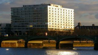 Link to Video | financial centre, tourist destination, United Kingdom, River Thames, metropolis, England, Great Britain, British Isles, capital city, tourist attraction, London